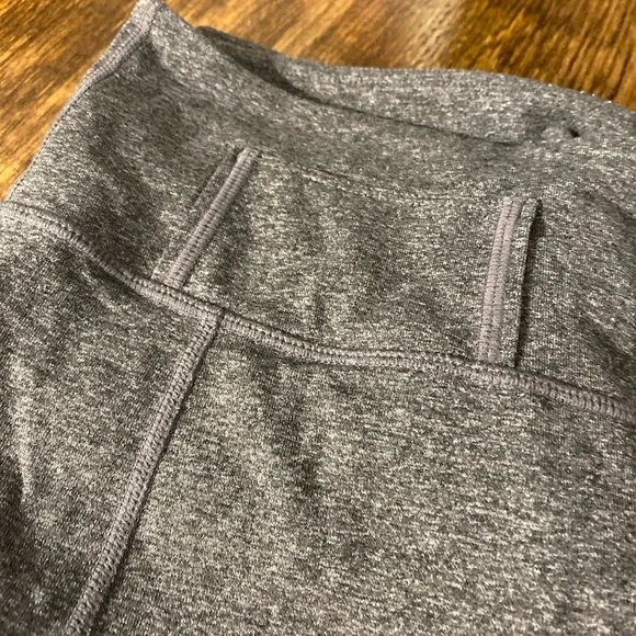 3/$25 ♻️ Lululemon Cropped Leggings Small - Picture 2 of 4
